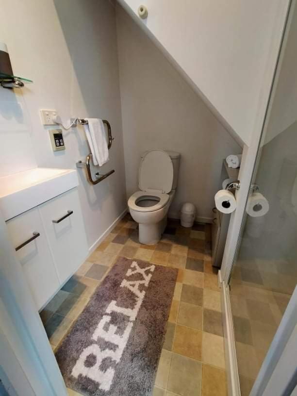 Studio On Golders - Two Minutes To The Lake And Quick Drive To Town! Apartment Таупо Екстериор снимка