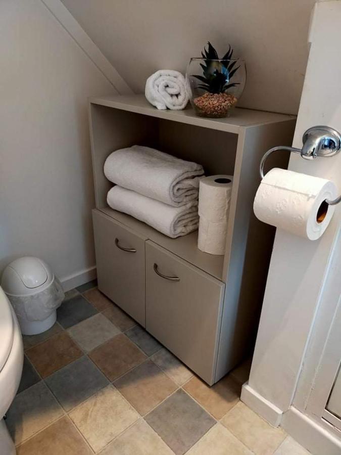 Studio On Golders - Two Minutes To The Lake And Quick Drive To Town! Apartment Таупо Екстериор снимка