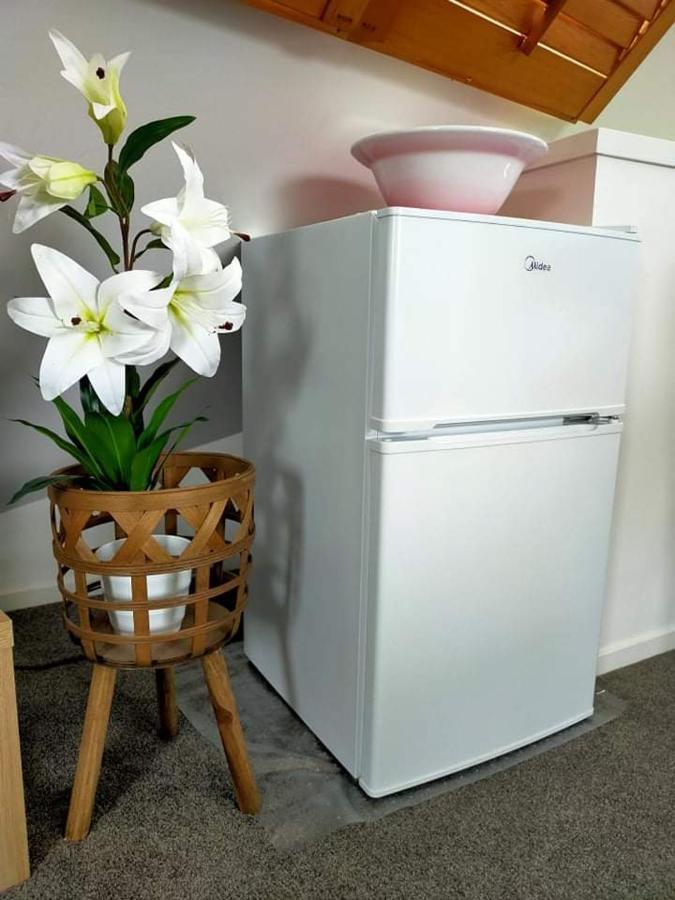 Studio On Golders - Two Minutes To The Lake And Quick Drive To Town! Apartment Таупо Екстериор снимка